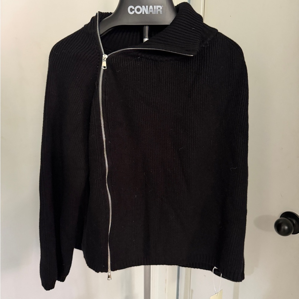 HALARA Midnight Black Turtleneck Sweater